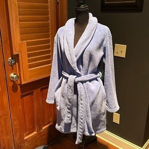 Short blue robe